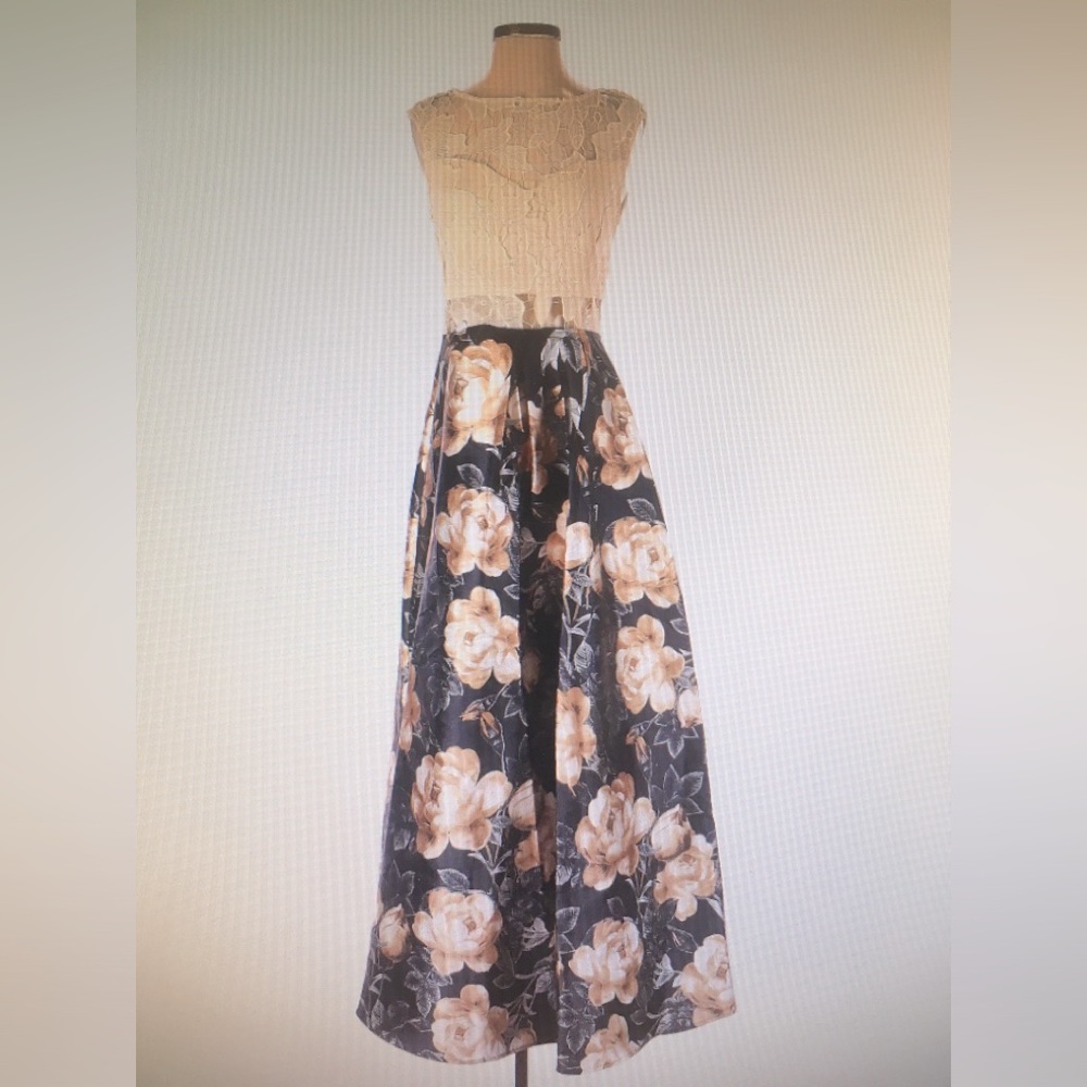 F & P size small long formal dress floral lace sleeveless cream/black party prom